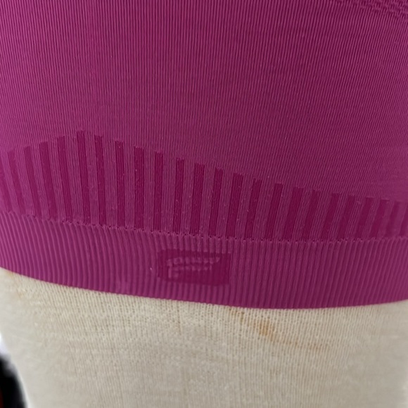 Fabletics sports top with unique strap pattern. - Picture 5 of 6